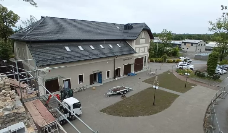 W Górkach Wielkich kończy się rewitalizacja zabytkowego spichlerza